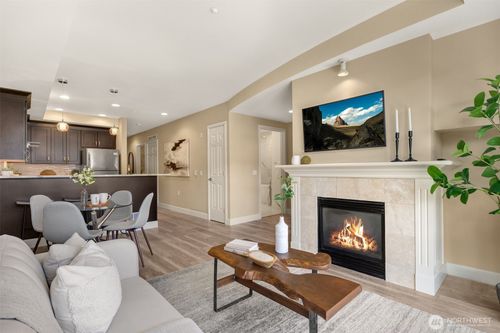 apt-305-10047 Main St, Bellevue, WA, 98004-5317 | Card Image