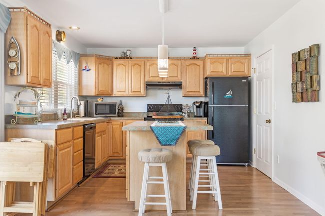 UNIT-23 - 7370 N Shore Dr, Condo with 2 bedrooms, 2 bathrooms and null parking in South Haven MI | Image 18
