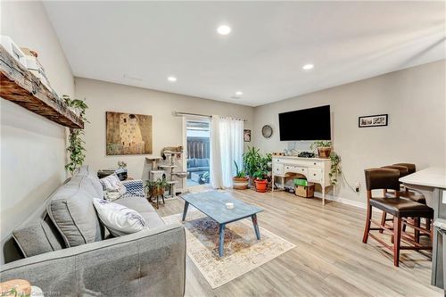 {{alt}} | Card Image