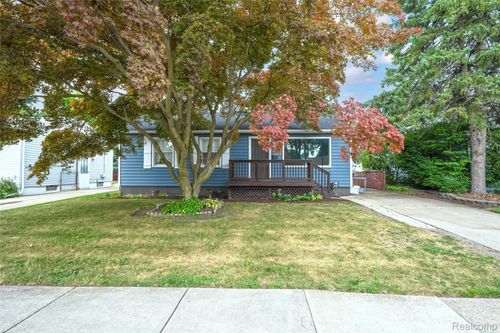 1017 Amelia Ave, Royal Oak, MI, 48073-2704 | Card Image