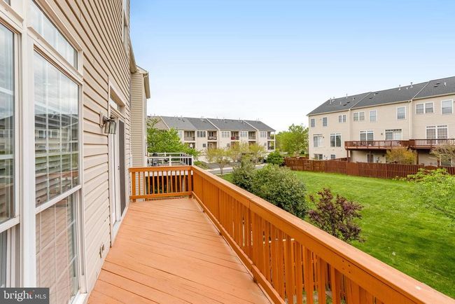 25804 Commons Sq, Townhouse with 3 bedrooms, 4 bathrooms and null parking in CHANTILLY VA | Image 38