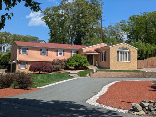 125 Old Mendon Rd, Cumberland, RI, 02864-5500 | Card Image