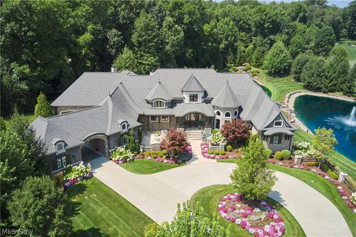 520 Arbor Falls Dr, Wadsworth, OH, 44281-8080 | Card Image