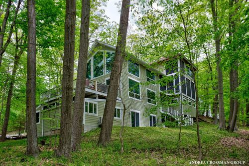 17300 Trillium Rdg, West Olive, MI, 49460-9391 | Card Image