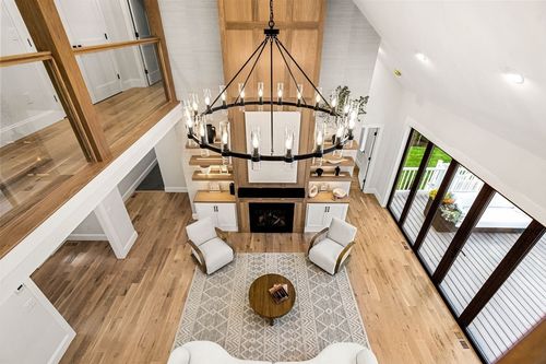 1-18 Overlook Dr, Bedford, MA, 01730-1331 | Card Image