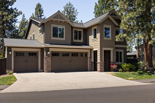60224 Rolled Rock Way, Bend, OR, 97702-9381 | Card Image