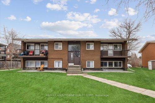 3-2350 Queensway Dr, Burlington, ON, L7R3T3 | Card Image