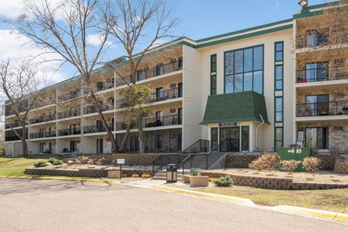 apt-420-10501 Cedar Lake Rd, Minnetonka, MN, 55305-3310 | Card Image
