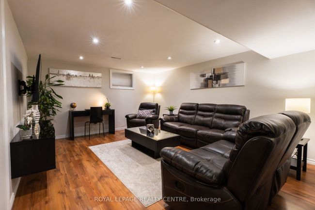 110 Simmons Blvd, House attached with 6 bedrooms, 3 bathrooms and 4 parking in Brampton ON | Image 27
