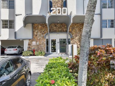 333 - 200 Diplomat Pkwy, Condo with 2 bedrooms, 2 bathrooms and null parking in Hallandale Beach FL | Image 1