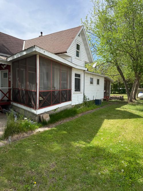 106 W 5th St, Cochrane, WI, 54622-3703 | Card Image