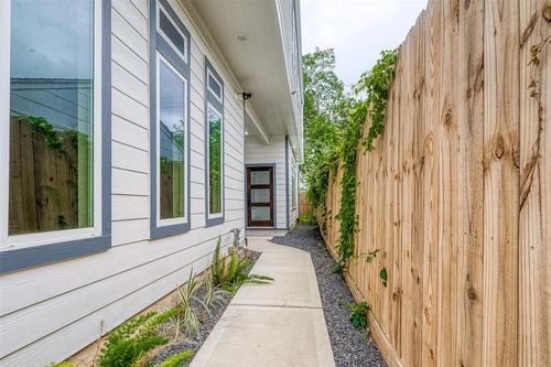 7108 Saint Augustine St, Houston, TX, 77021-5708 | Card Image
