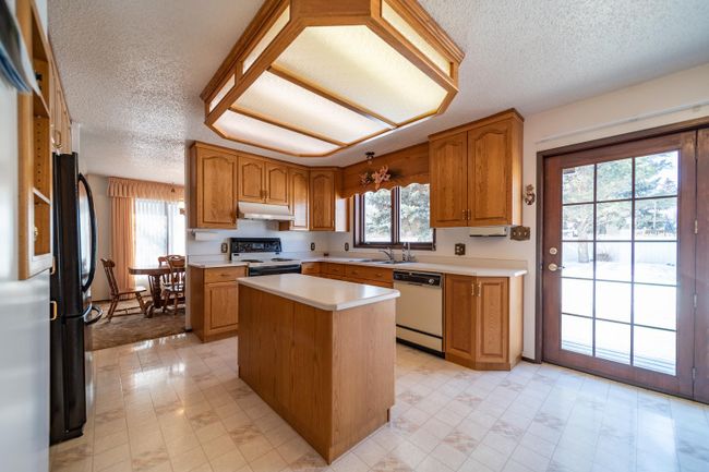 5314 41 Street, Home with 3 bedrooms, 2 bathrooms and 4 parking in Provost AB | Image 2