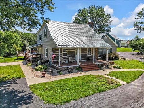 2302 Berkemeyer Rd, Hermann, MO, 65041-4515 | Card Image