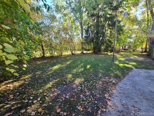 1804 12th St, Port Huron, MI, 48060-6229 | Card Image