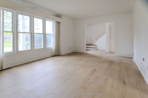 19 Woodington Cres, St. Catharines, ON, L2T3T8 | Card Image