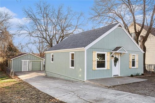 1005 E Walnut St, Independence, MO, 64050-4055 | Card Image