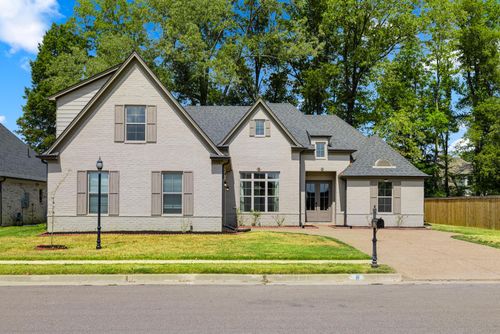 9754 Woodland Fox Ln N, Cordova, TN, 38018-1068 | Card Image