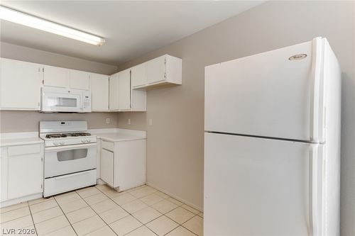4672 Krissylouise Way, Las Vegas, NV, 89121-7584 | Card Image