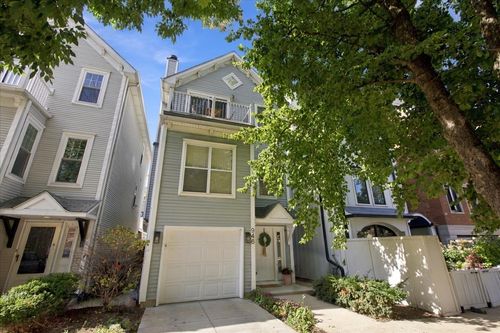 946 N Racine Ave, Chicago, IL, 60642-4126 | Card Image