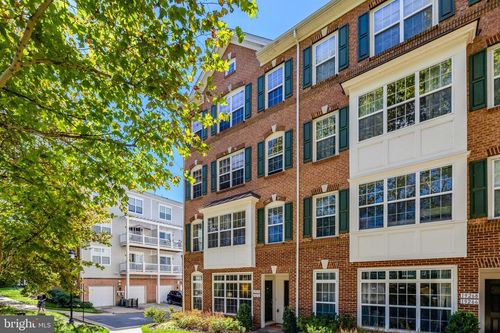 19272 Koslowski Sq, LEESBURG, VA, 20176-6519 | Card Image