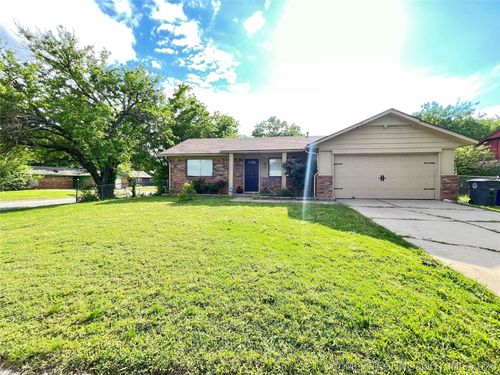 2752 116th East Ave, Tulsa, OK, 74129-8056 | Card Image