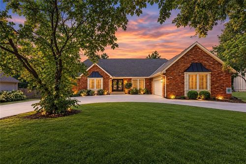 10500 Farley St, Overland Park, KS, 66212-5635 | Card Image