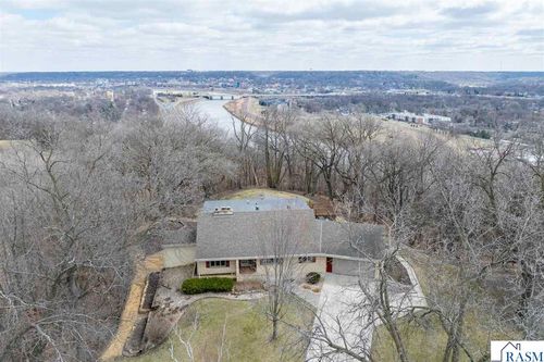 2000 Roe Crest Dr, North Mankato, MN, 56003-3429 | Card Image