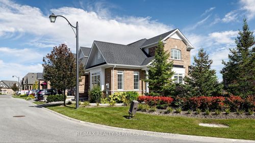 4-35 Lobelia St, Brampton, ON, L6R3Z6 | Card Image