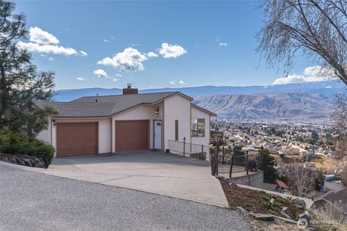 624 Daniels Drive Ne, East Wenatchee, WA, 98802 | Card Image