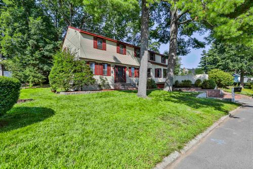 28 Danbury Rd, Nashua, NH, 03064-1530 | Card Image
