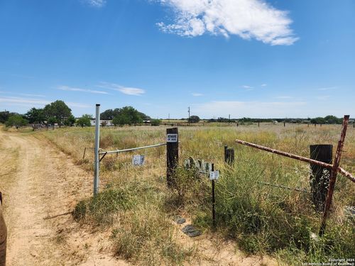 390 Hernandez Rd, Poteet, TX, 78065-3696 | Card Image