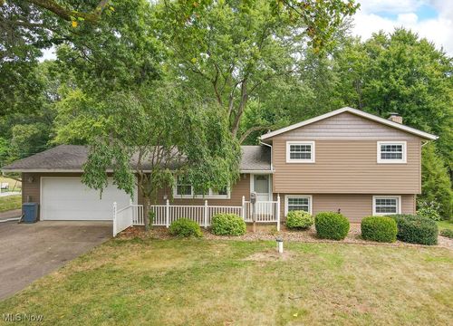 3371 Brenner Rd, Barberton, OH, 44203-6413 | Card Image