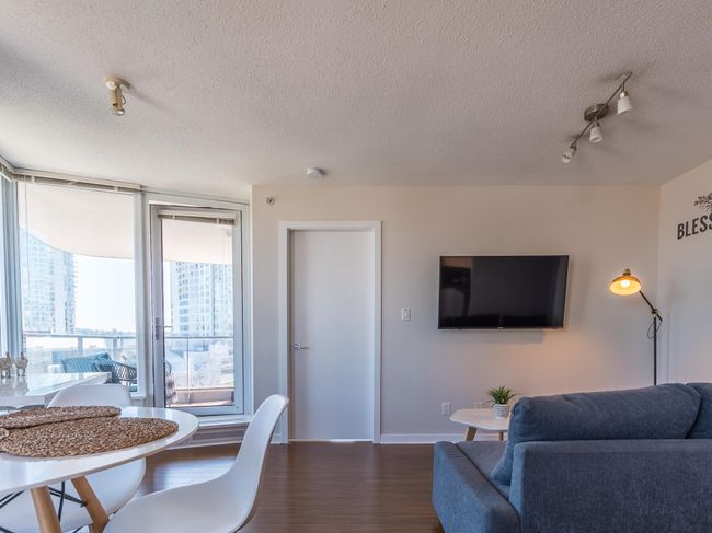 1607 - 188 Keefer Place, Condo with 2 bedrooms, 2 bathrooms and 1 parking in Vancouver BC | Image 5