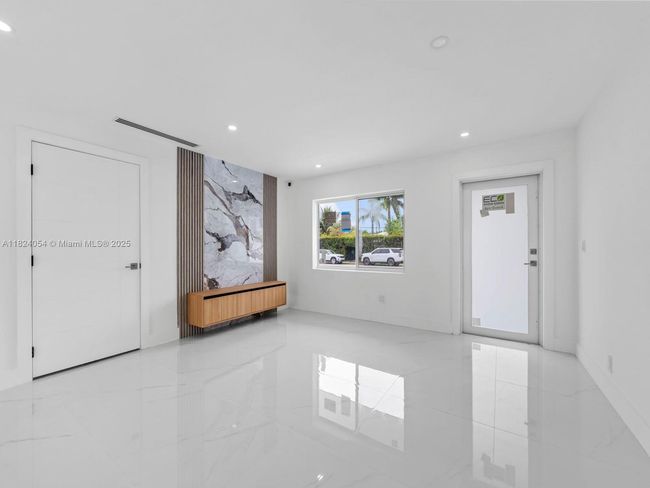 1007 Citrus Isle, House other with 4 bedrooms, 3 bathrooms and null parking in Fort Lauderdale FL | Image 13
