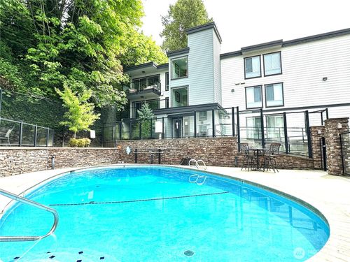 unit-c203-3212 81st Pl Se, Mercer Island, WA, 98040-3082 | Card Image