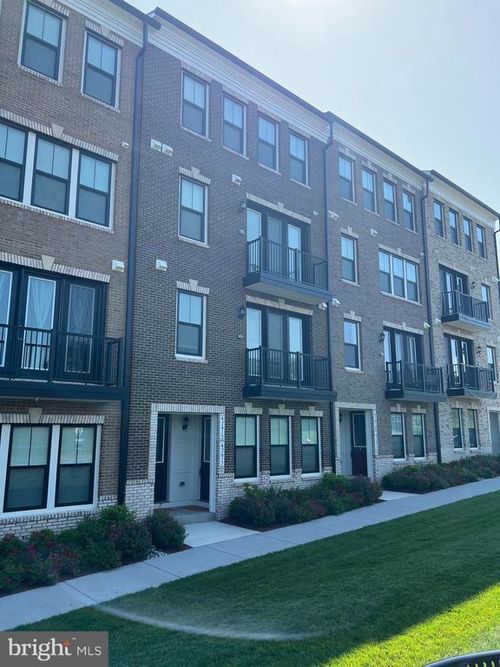 42617 Streamlet Sq, ASHBURN, VA, 20147 | Card Image