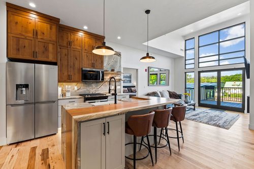 301-331 Baker Ave, Whitefish, MT, 59937-2433 | Card Image