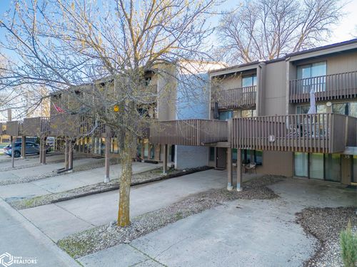 2700 N Shore Dr, Clear Lake, IA, 50428-1083 | Card Image