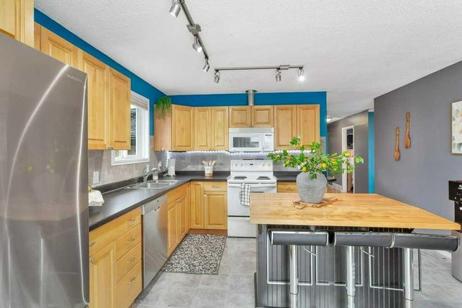 5620 50 Street, House other with 4 bedrooms, 2 bathrooms and 4 parking in Rimbey AB | Image 13