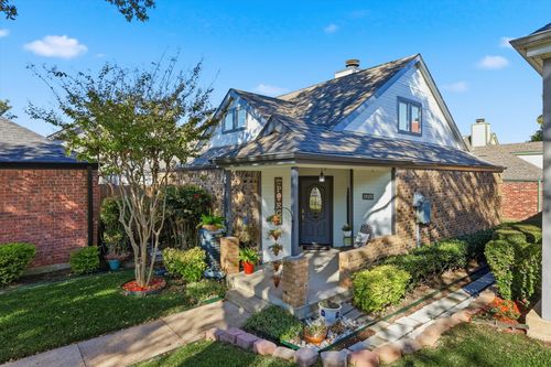 18028 Whispering Gables Ln, Dallas, TX, 75287-6652 | Card Image