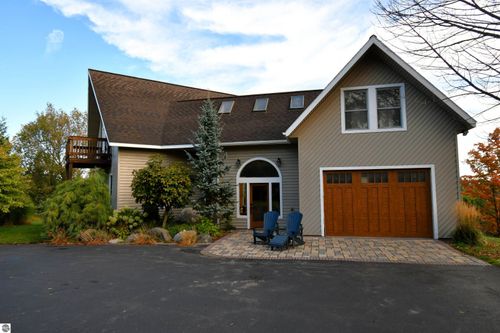 04020 Pops Rd, Charlevoix, MI, 49720-9202 | Card Image