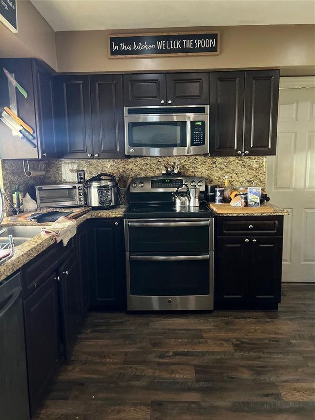 8230 Nw 15 Th St, House other with 3 bedrooms, 1 bathrooms and null parking in Pembroke Pines FL | Image 11