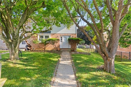 52 Willow St, Macungie, PA, 18062-1014 | Card Image