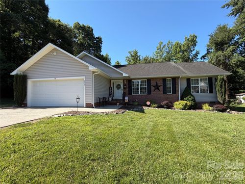 110 E Pine St, Maiden, NC, 28650-1622 | Card Image