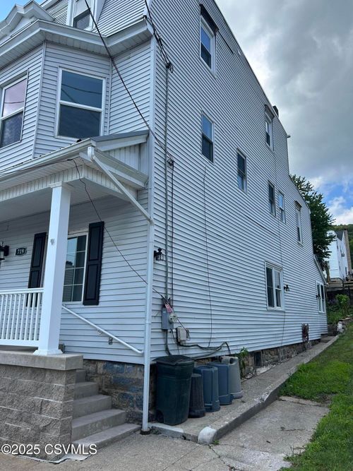 719 E Dewart St, Shamokin, PA, 17872-5008 | Card Image
