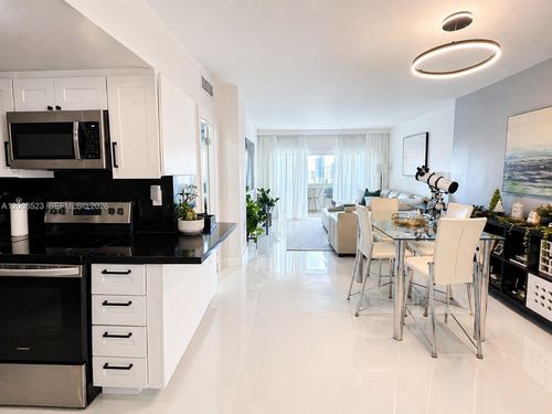 ph11-300 Bayview Dr, Sunny Isles Beach, FL, 33160-4714 | Card Image