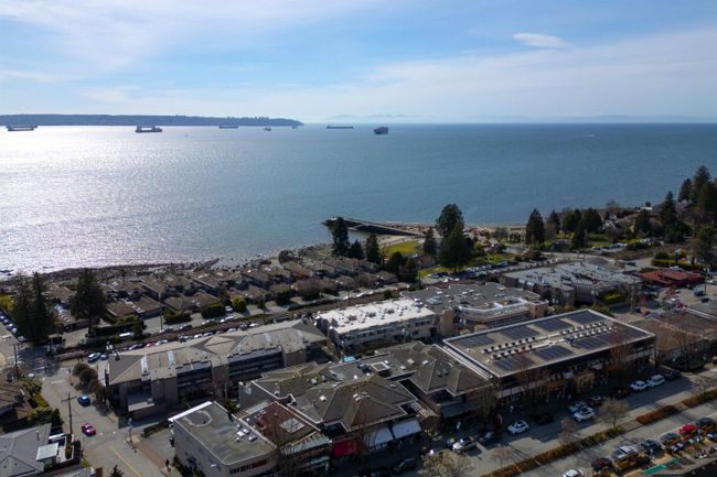 203 - 2418 Marine Drive, Condo with 2 bedrooms, 2 bathrooms and 2 parking in West Vancouver BC | Image 28