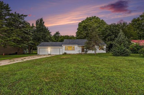 107 S Crawford Rd, Vermillion, SD, 57069-3403 | Card Image
