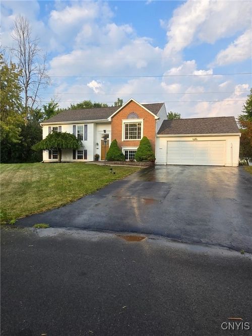 6063 Owlwood Dr, Cicero, NY, 13039-9407 | Card Image